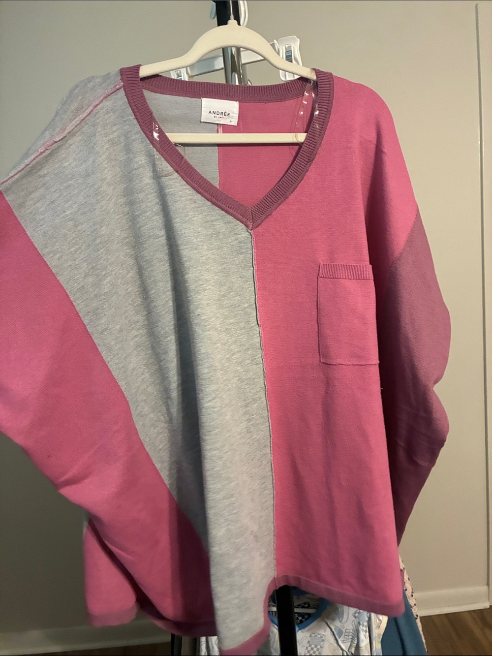 Andree Colorblock V-Neck Sweater in Pink & Light Gray